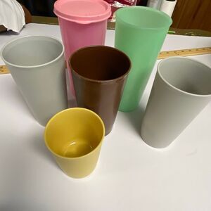 Tupperware lot of 6 assorted glasses one with lid